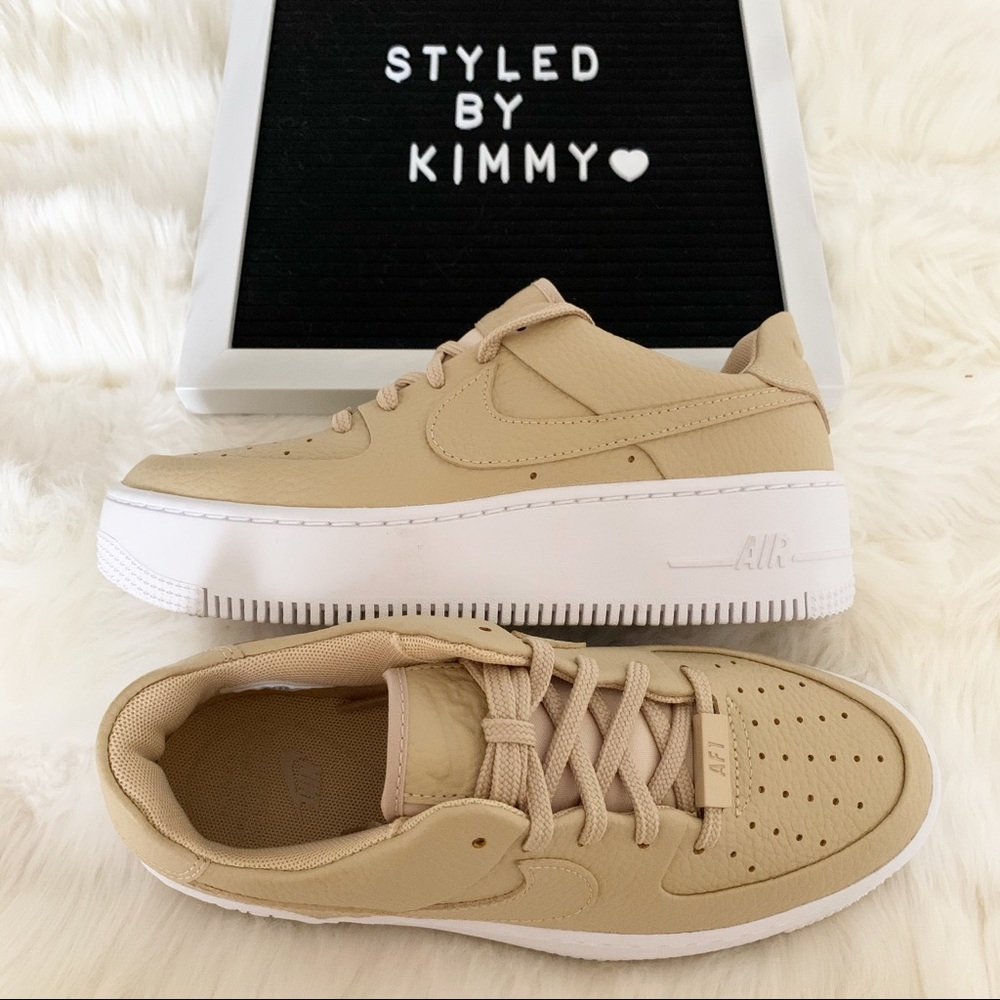 🌸 NIKE AIR FORCE 1 Sage Low Sneakers Shoes Beige - Picture 4 of 8